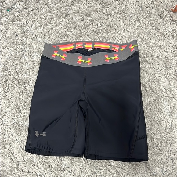 Under Armour black fitted shorts, size Small - Picture 1 of 4